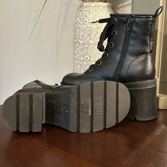 Black boots Chunky Platform size 7.5 - Picture 6 of 6